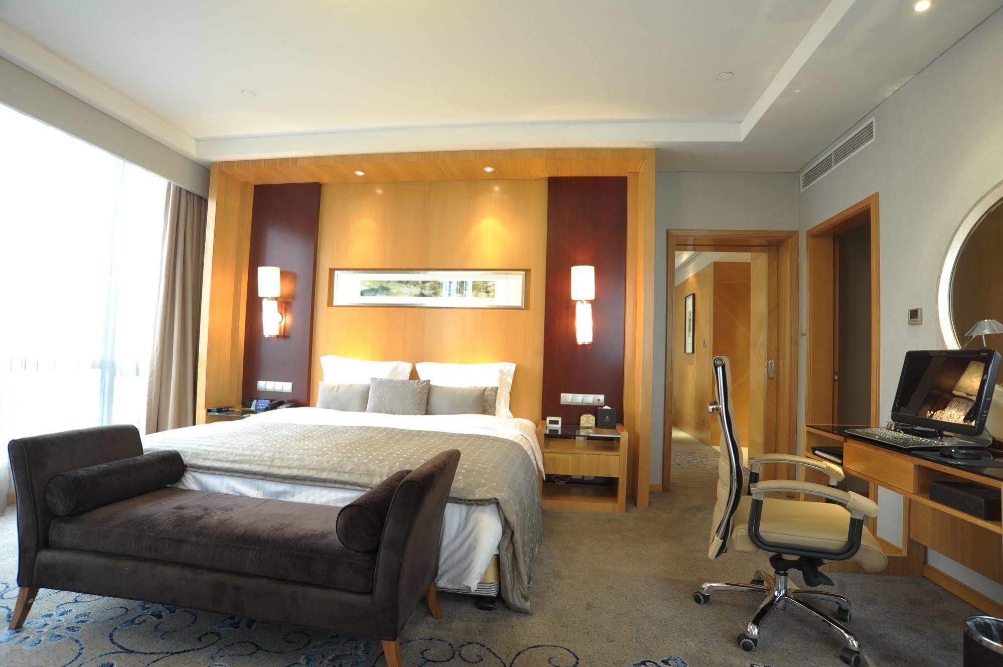 Chongqing Oriental Hotel Exterior photo