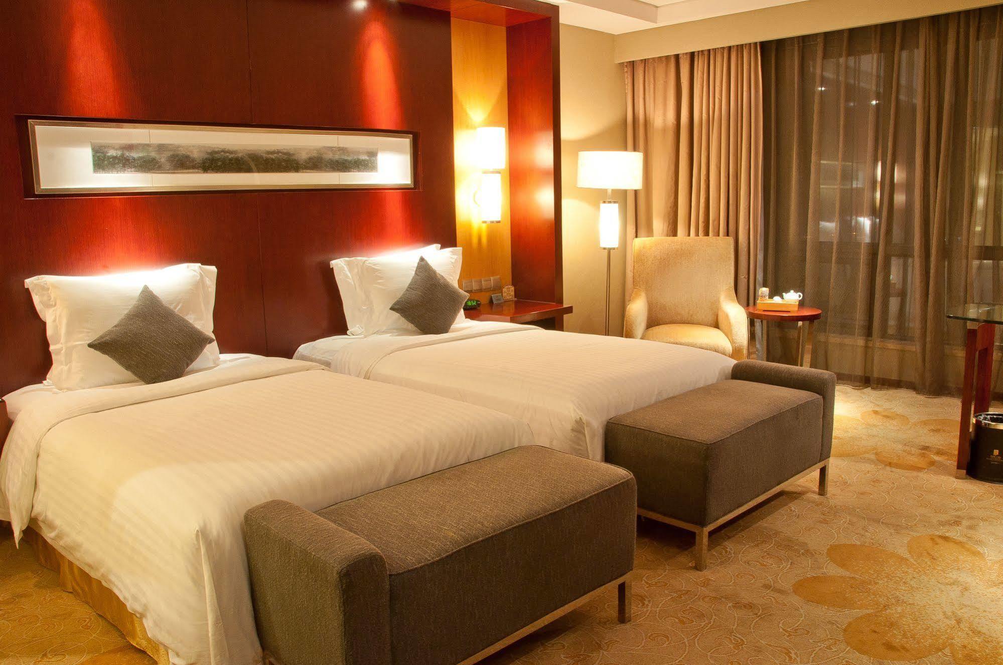 Chongqing Oriental Hotel Exterior photo
