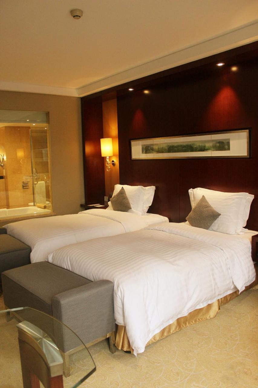 Chongqing Oriental Hotel Exterior photo